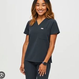 Dark Harbor figs scrub top ! Large!